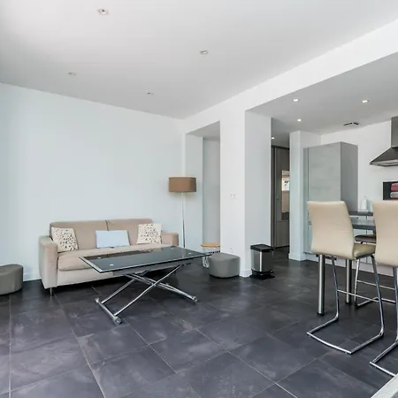 Moneghetti דירה *