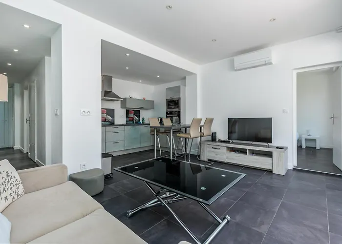Moneghetti Apartment